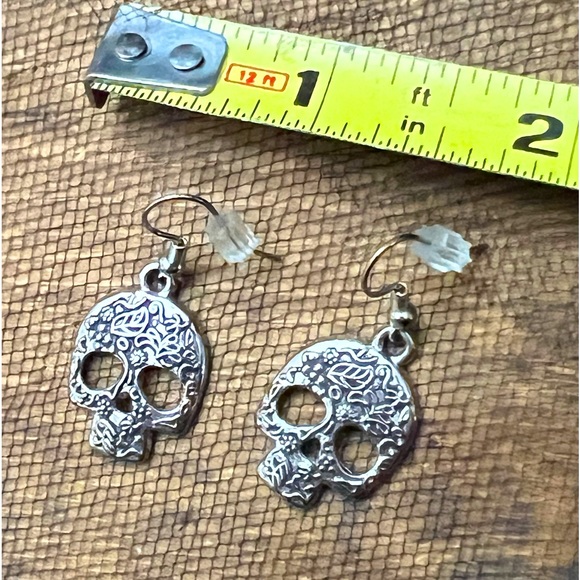 💀  Etched Sugar Skull Silver Dangle Earrings 
~ “Day of the Dead” 🥀 - Picture 6 of 7